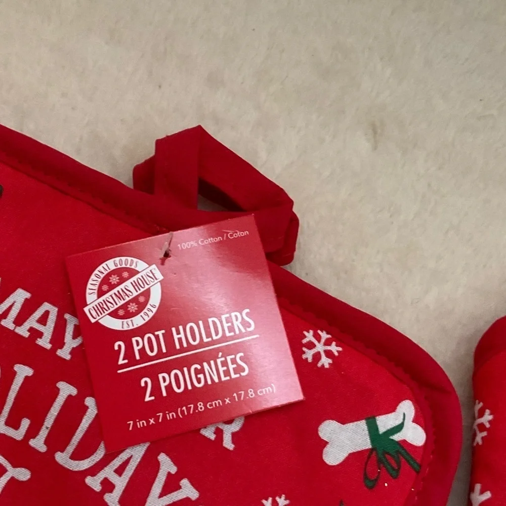 Festive Red Holiday Oven Mitt and Pot Holder Set